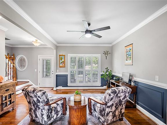 4th image of 2905 Bishopsgate Way