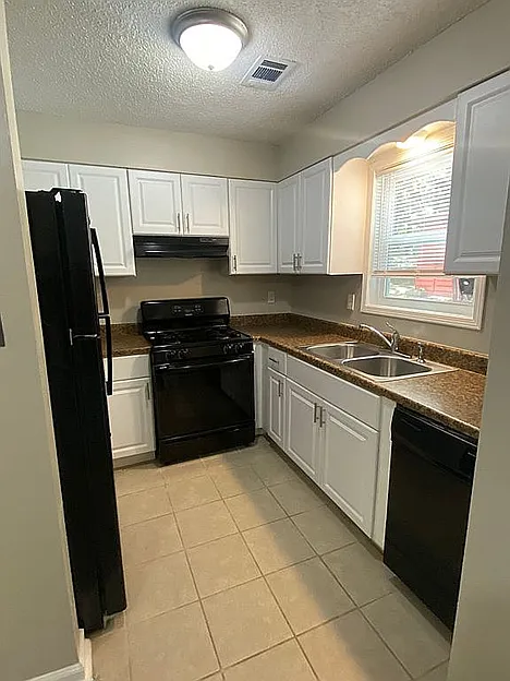 2644 Dorian Dr — Photo 4