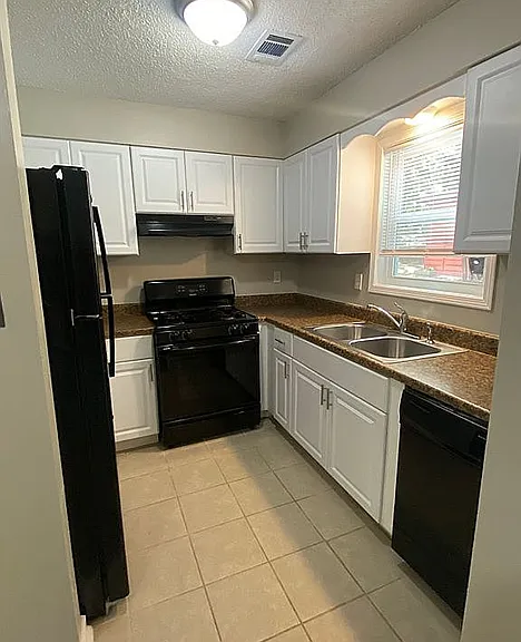 2644 Dorian Dr #C — Photo 6