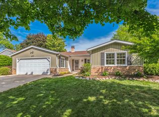 411 Sandy Ln, Libertyville, IL