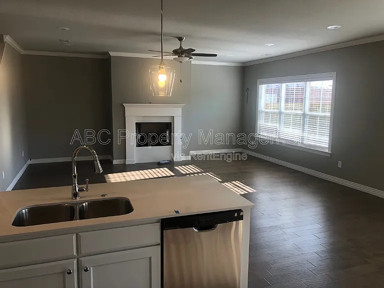 1316 5th Ave — Photo 2