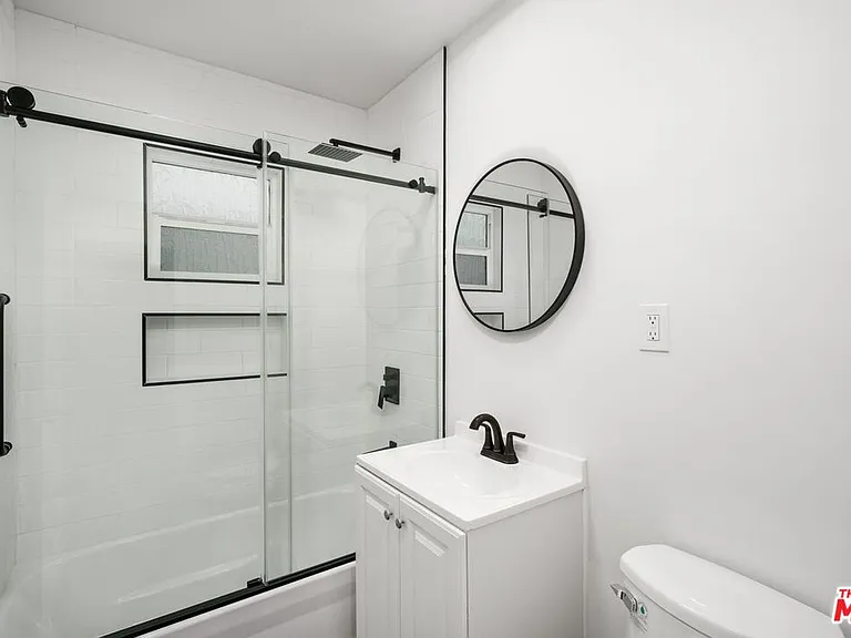 1645 Selby Ave — Photo 11