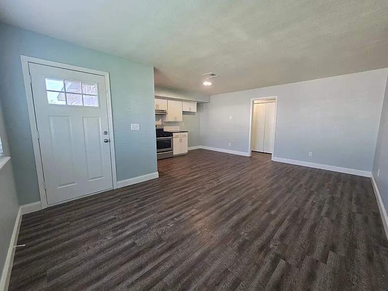 1115 E Parker St — Photo 3