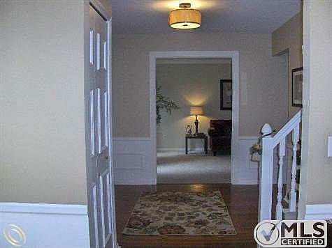 Entry to Living Room.JPG