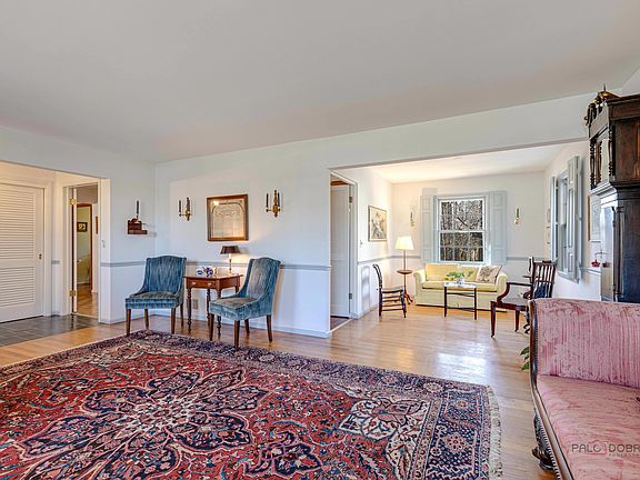 4th image of 933 Morningside Dr