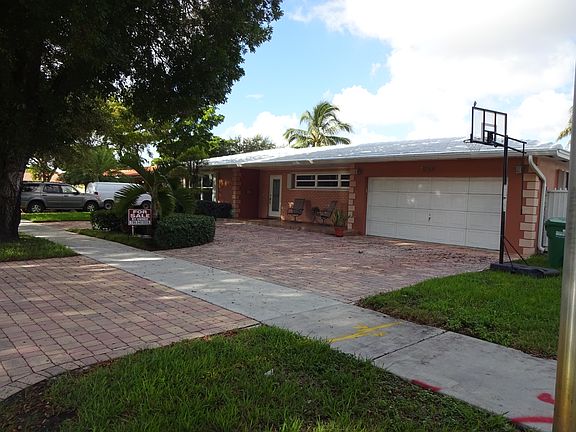 Front Right & Driveway