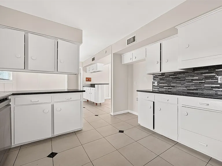 4002 Mischire Dr — Photo 22