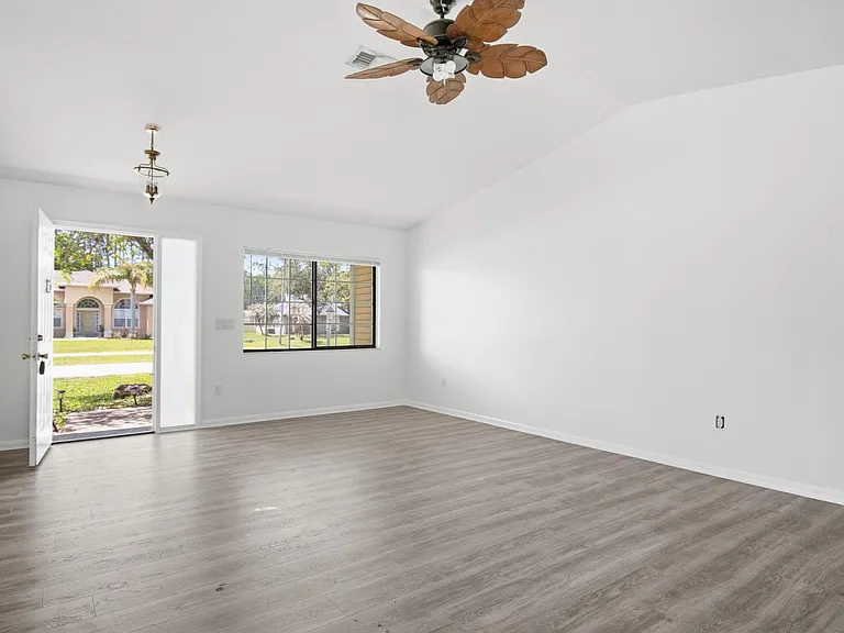 38 E Diamond Dr — Photo 13