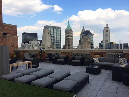 Rented by R New York | media 18