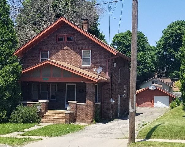 2nd image of 2234 Broadway