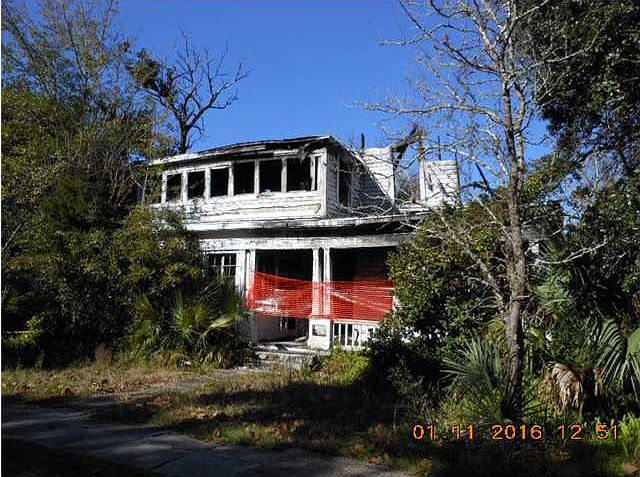 1st image of 213 Avenue E