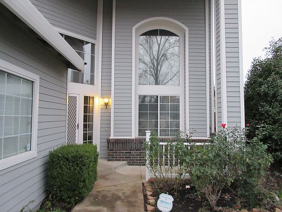 2nd image of 104 Cape Cottage Ln
