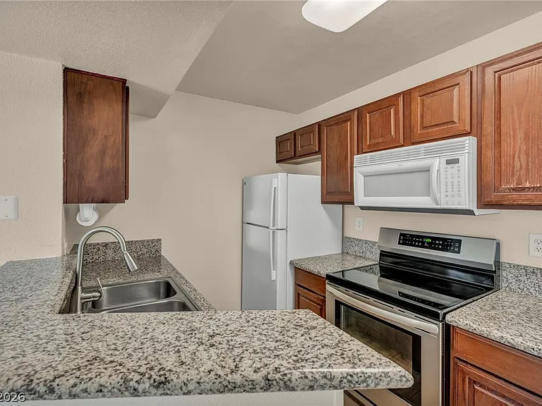 5118 S Jones Blvd #206 — Photo 9