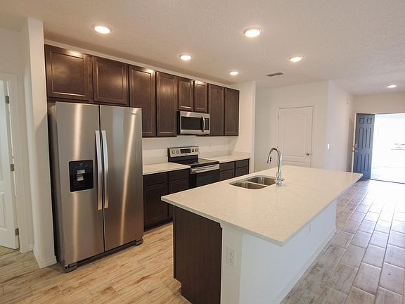 4th image of 423 Taft Dr