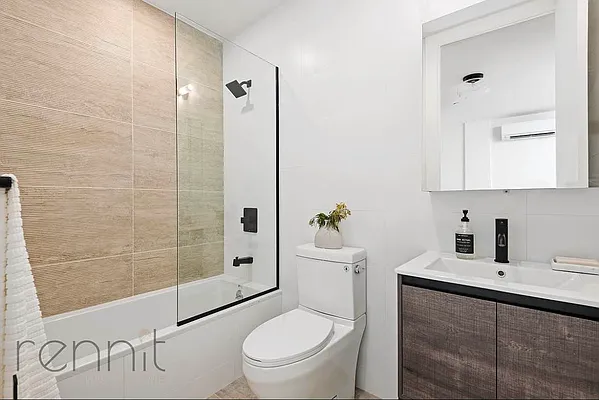 Rented by eRealty Advisors USA Inc | media 10