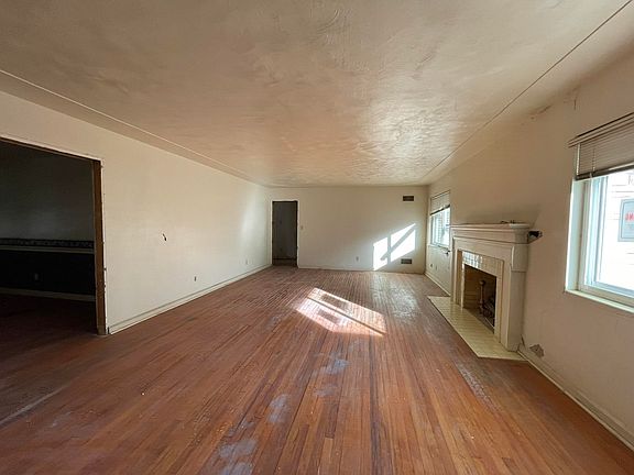 4th image of 402 Glenview Dr