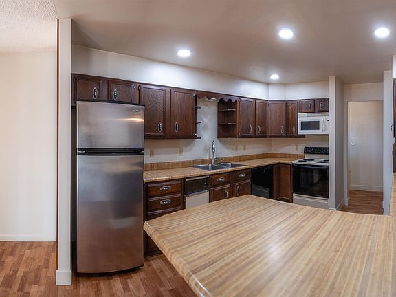 4th image of 1800 Circle Rd