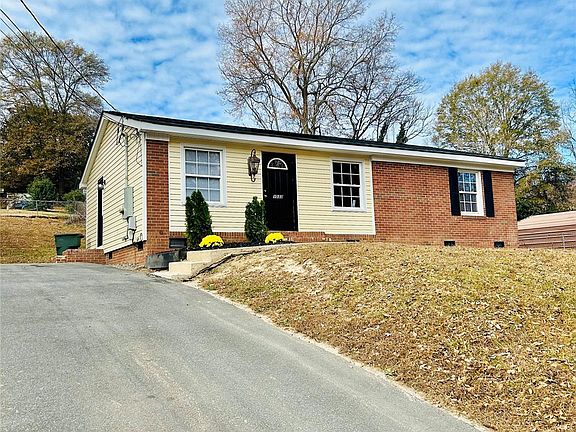 2nd image of 1033 Parkview Dr
