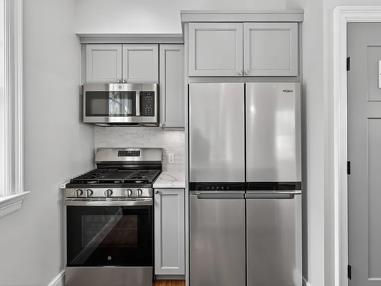 3 Park Street - Apt 5 - Stainless Steel Appliances - "Kensington"
