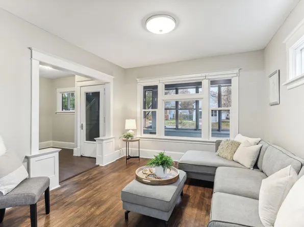 1060 Lafond Ave, Saint Paul, MN 55104