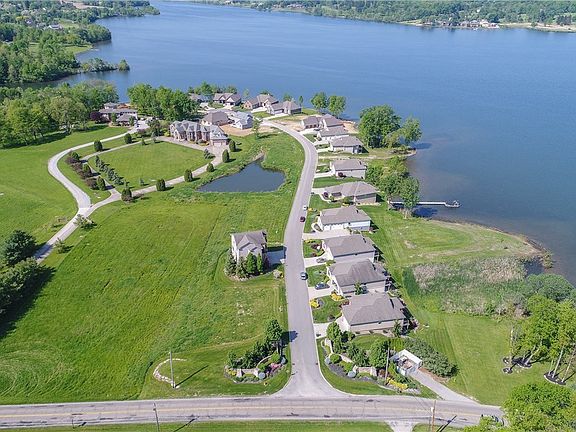 3rd image of Shores Dr