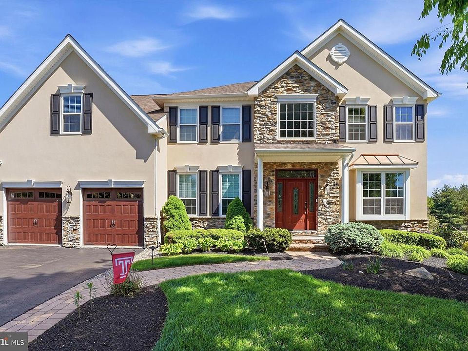 1st image of 17 Carriage Cir