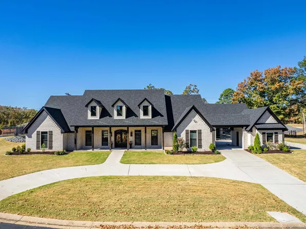 107 Chinook Dr, Hot Springs National Park, AR 71913