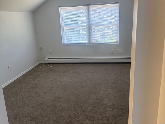 4th image of 18 Linden Pl APT 2