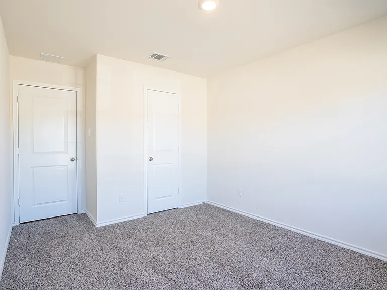 1833 Pecan Valley Dr — Photo 12