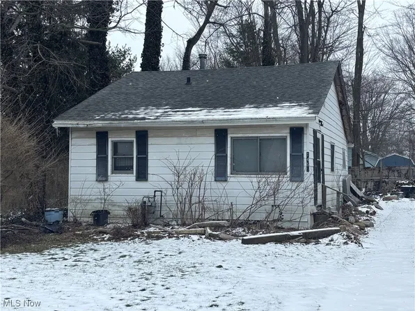 1451 Parkview Dr, Madison, OH 44057