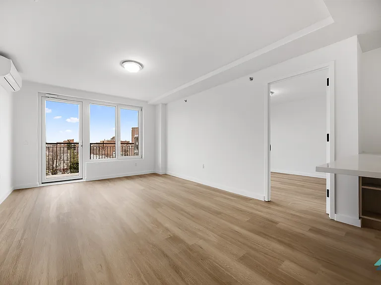 3510 Glenwood Rd #5J — Photo 1