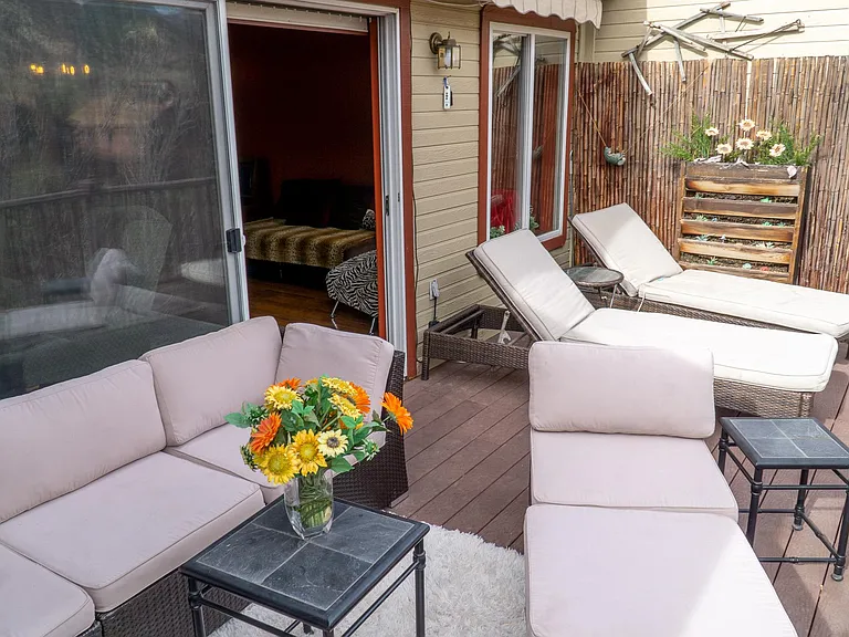 Upper deck