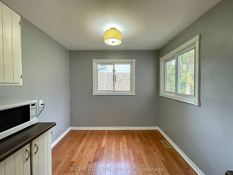 183 Autumn Hill Cres #UPPER — Photo 10