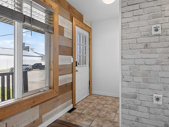 3rd image of 1013 N Smith Ave