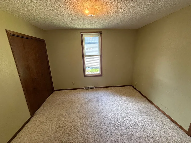 721 E Kemp Ave — Photo 9
