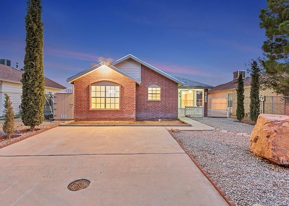 1st image of 10437 Valle Del Mar Dr
