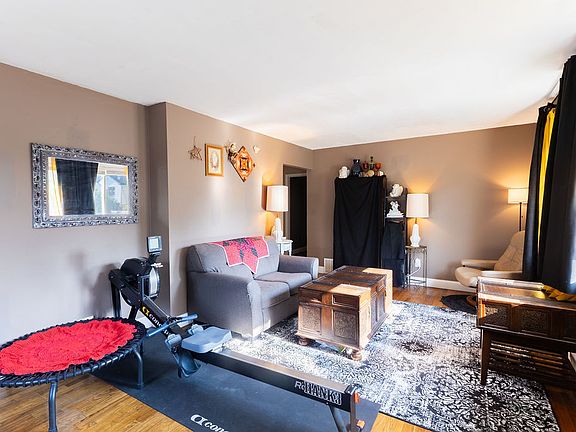 3rd image of 2316 Meadowood St