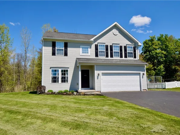 104 Beresford Ln, Minoa, NY 13116