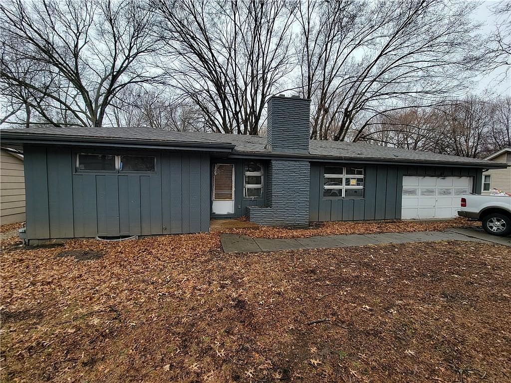 7708 Maple St, Prairie Village, KS 66208 Zillow