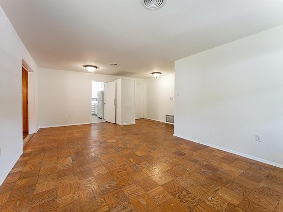 3rd image of 3702 Forest Dr