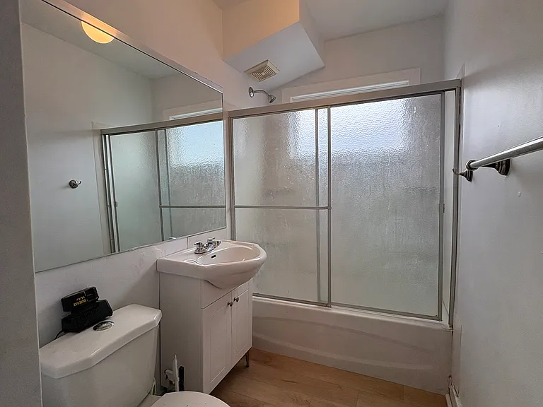 166 Brock St — Photo 4