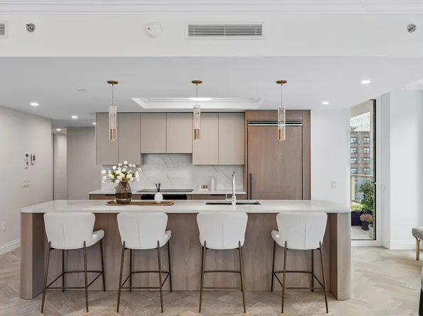 78-29 Austin St #402, Forest Hills, NY 11375