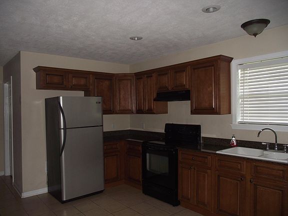 4th image of 271 Delia Dr