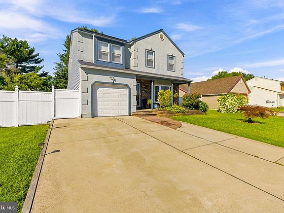 2nd image of 38 Sleepy Hollow Ln