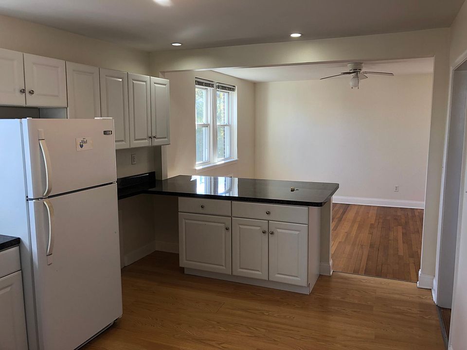 2nd image of 1801 Chestnut St APT 4