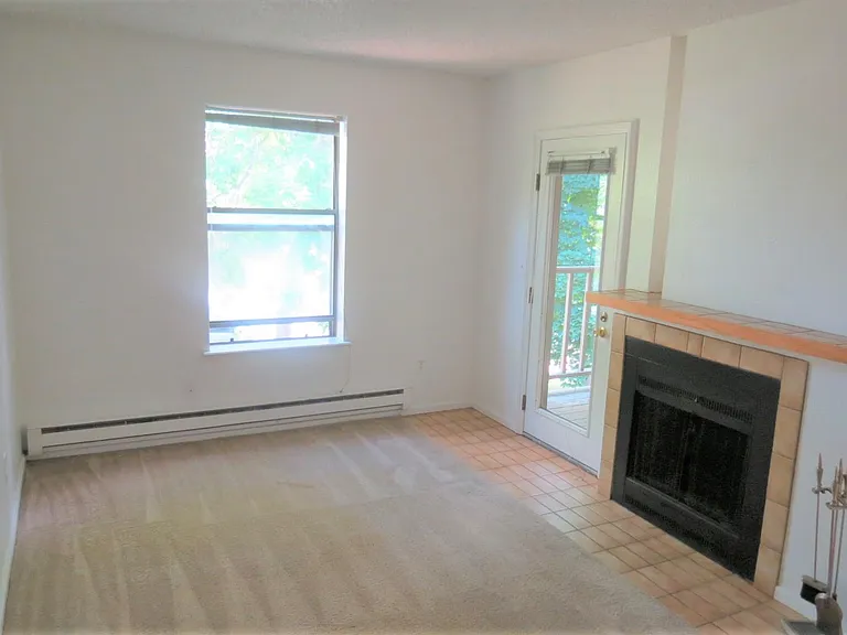 2156 Grove Cir W #5 — Photo 2