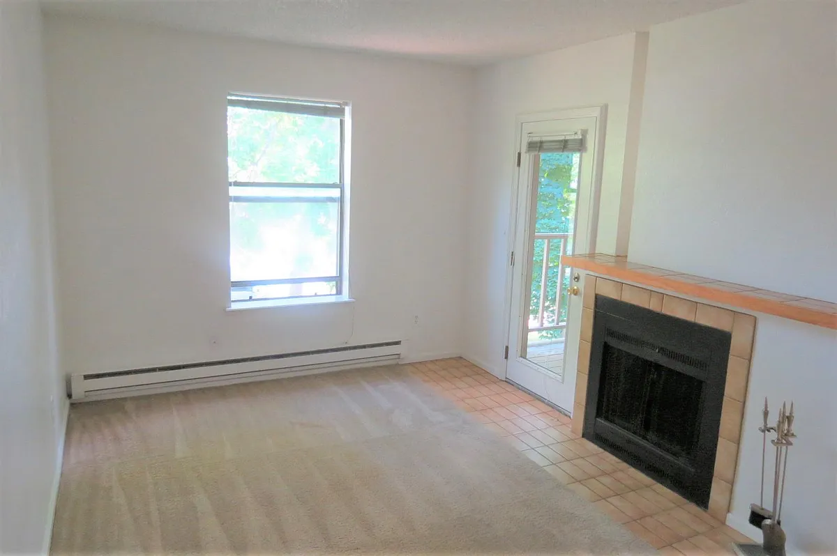 Building Photo - 2156 Grove Cir W #5