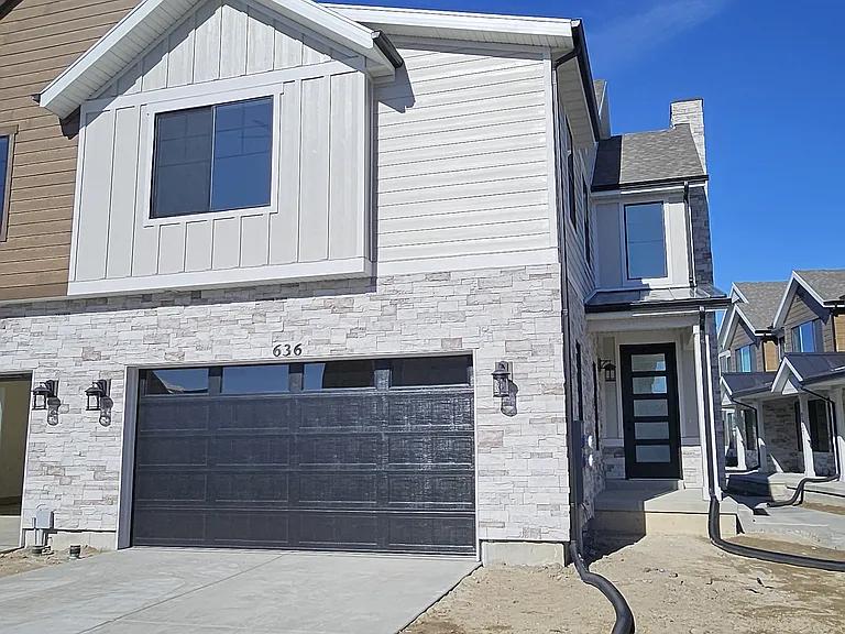 636 W Cottage Park Ln — Photo 1