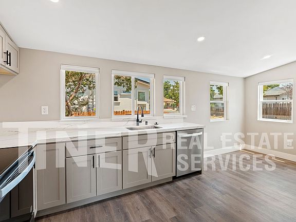 3rd image of 1006 Oakland Ave