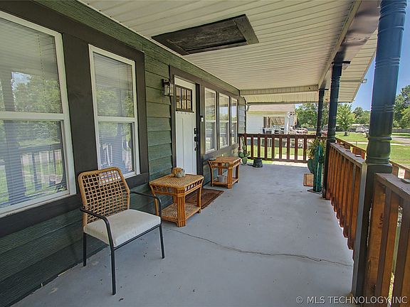 3rd image of 606 Evelyn St